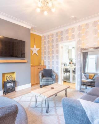 Bright, fresh, renovated 3 bedroom apartment in the heart of Montrose
