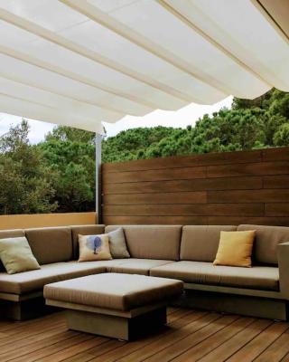 2 Story, 5 Bedroom, 3 Bath Flat, Steps from the Beach & Cliff Walk