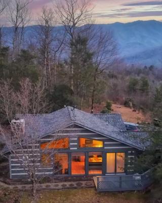 Real Log Cabin With Amazing Views, Hot Tub, Sauna, Games