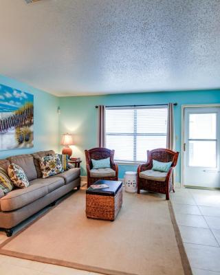 Destin Townhome with Balcony - Walk to the Beach!