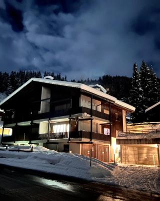 Casa Ucliva - Charming Alpine Apartment Getaway in the Heart of the Swiss Alps