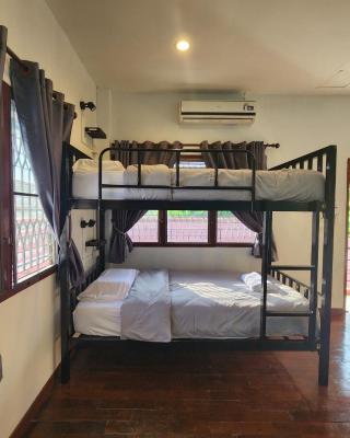 Blue Moon House - A budget hostel for easy travellers