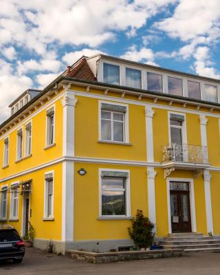 Apartment Yellow