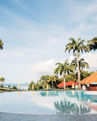 Au beau village studio avec piscine magnifique