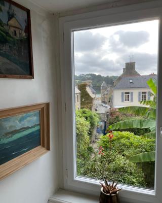 Appartement de 1634 avec balcon au sud sur jardin en plein cœur historique