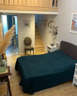 Jolie chambre dans une dépendance de longère bretonne