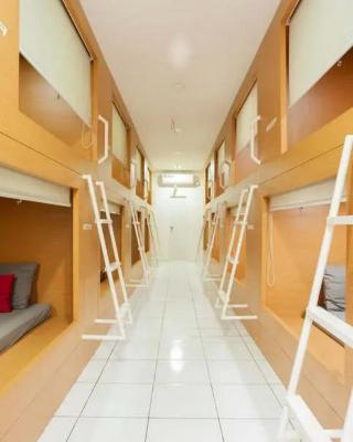 RedDoorz Hostel near Taman Puring