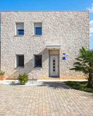 MIRJANA house with apartments