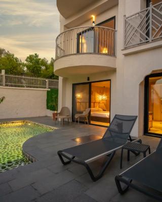 Icon Beach Suites Hotel Sovalye Island
