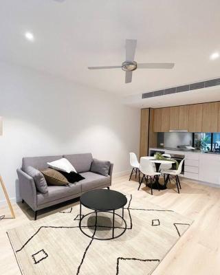 New Modern apartment next to Westfield Chermside