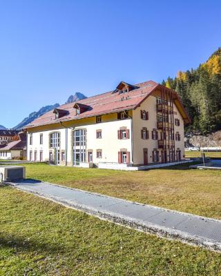 Amazing Apartment In Località Carbonin
