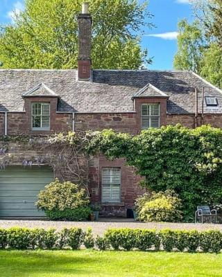 Reidochie Stables luxury haven overlooking garden