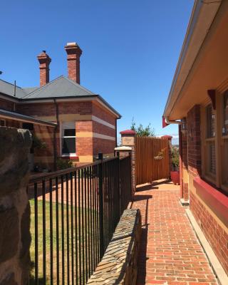 Silwood Apartment fully self contained with Kitchen and Laundry