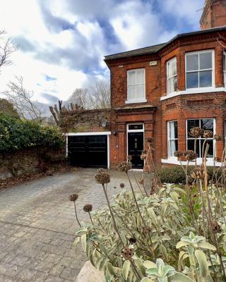 Stylish 4 bed house with parking in central Norwich