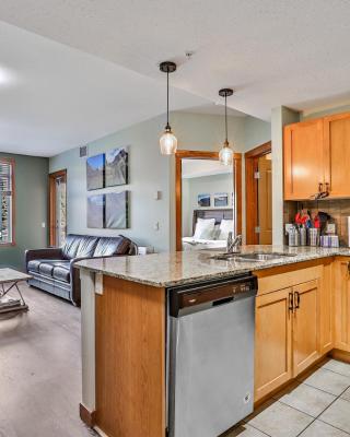 Fenwick Vacation Rentals Inviting Rocky Mountain HOT TUB in Top Rated Condo