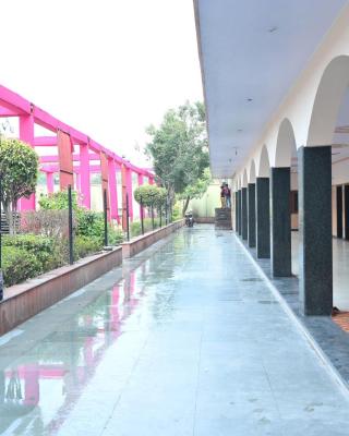 Hotel Mukund Dham-Near Mathura Railway Station