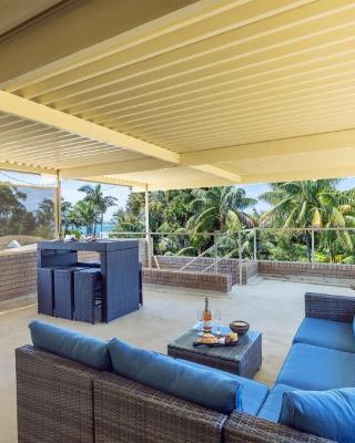 Galoola Hidden Gem, 2 97 Galoola Drive, Pet friendly, Rooftop outdoor area with spectacular views, Wi-Fi and air conditioning