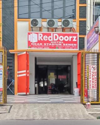 RedDoorz near Stasiun Senen