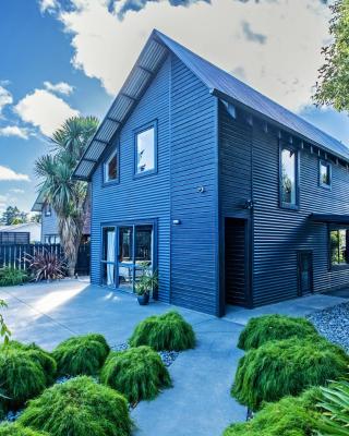 Little Black Chalet Methven