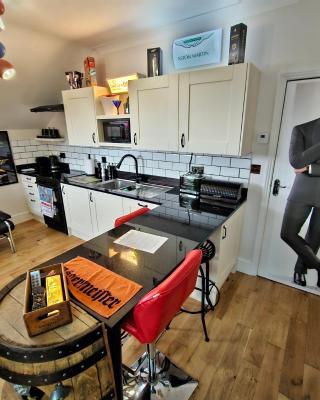 Southsea Royale James Bond 3 bed Cool Penthouse, seafront parking