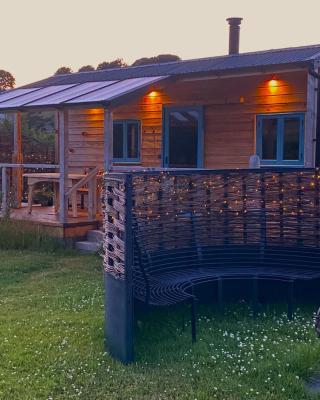 Dôl Swynol Glamping Luxury cabin with outdoor bath