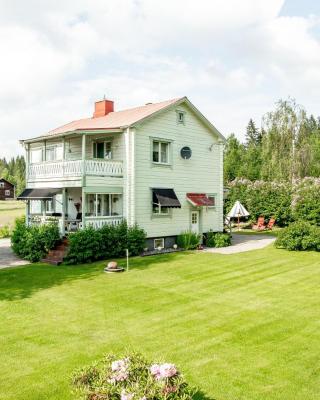 Guestrooms at Forest Family Home