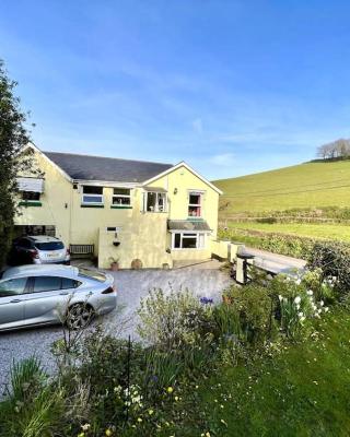 Charming Countryside Cottage Ground Floor Apartment in Combeinteignhead Devon