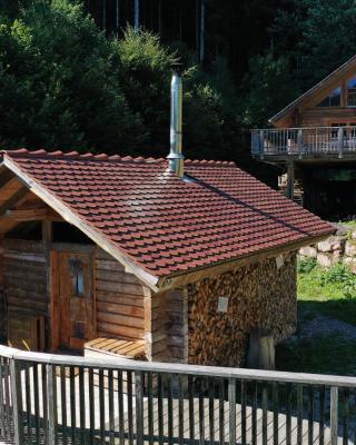 Schwarzwald Romantikhütte - Zweisamkeit - mit Bettwäsche, Handtücher und Holz