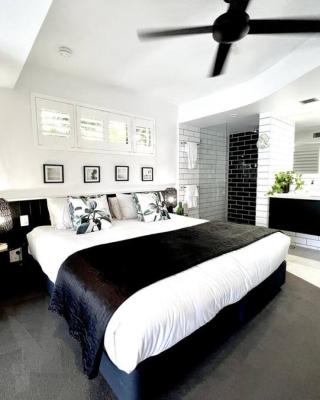 225 2 Bedroom Garden Oasis French Quarter Resort