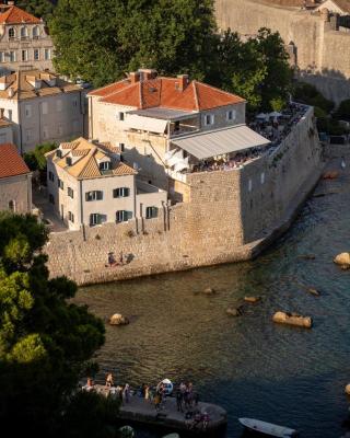 Sea Rocks Residence