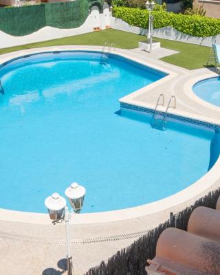 R142 Manila Resort central