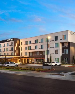 Courtyard by Marriott Fresno Clovis