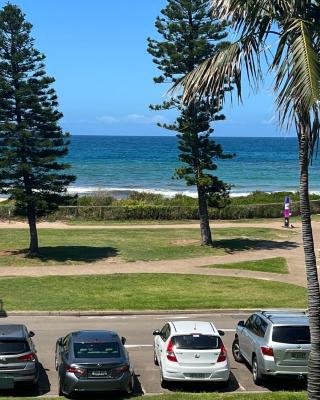 Dee Why Beach - Studio 29 Surfrider