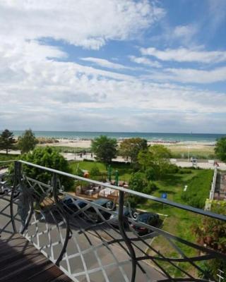 Villa Seeblick Warnemünde - Fewo mit Meerblick und Balkon direkt am Strand für 2-4 Pers
