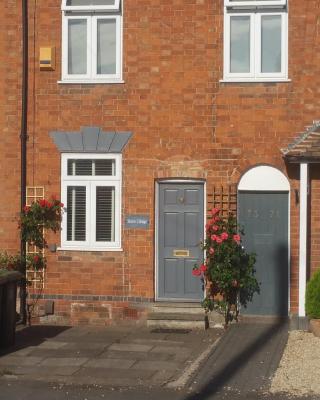 Cottage 5 minutes walk to river and town centre