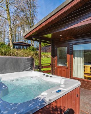 Birch Lodge 12 with Hot Tub