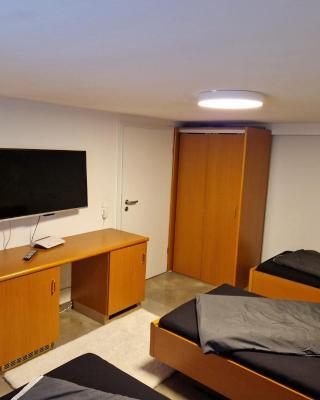 Monteurzimmer- Kellerwohnung mit GemeinschaftsBad und Küche BEI RASTATT