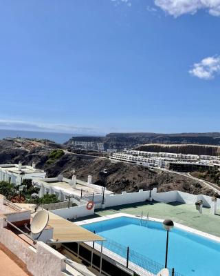 HomeForGuest Amplio apartamento con piscina y terraza en Mogan