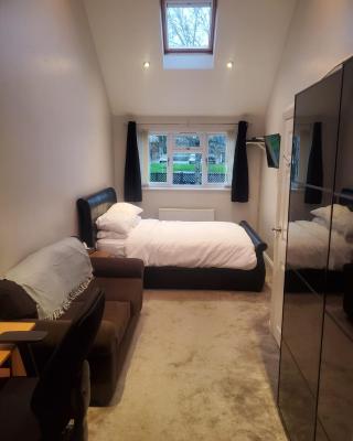 Large Kingsize ensuite in Kingswood, Bristol, BS15