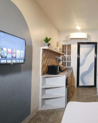 Hive Manila Guesthouse and Apartments 400 Mbps - Gallery Studio
