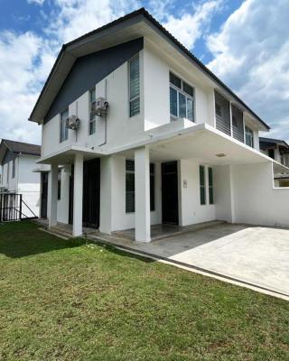 IRIS 33 Corner Lot House Spacious Outdoor WI-Fi