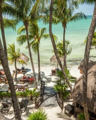 Beachfront Hotel La Palapa - Adults Only