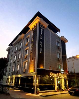 Grand Black Hotel