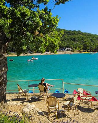 GORGES DU VERDON CAMPING 3 etoiles PROCHE DU LAC DE STE CROIX NBRES ACTIVITES NAUTIQUES RANDONNEES ENTOURE DE CHAMPS DE LAVANDES 4 PERS