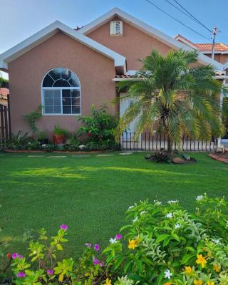 Caribbean Estates, 10 mins from the Beach, Beautiful Gated Community