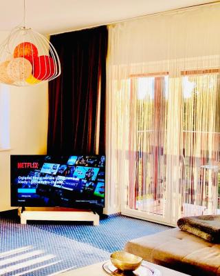 Słupsk forest PREMIUM HOTEL BUSINESS APARTAMENT M7 - Kaszubska street 18 - Wifi Netflix Smart TV50 - two bedrooms two extra large double beds - up to 6 people full - pleasure quality stay
