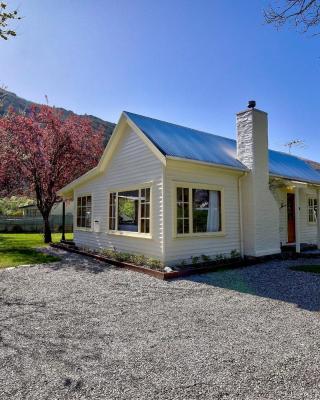 Aberdeen Cottage - Nestled in the Heart of Arrowtown - New!