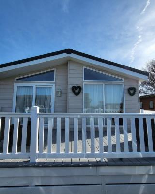 Idyllic Lakeview Lodge