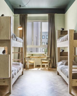Yellow Hostel - Free Breakfast - The best service in Katowice - Free Parking