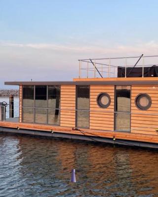 Hausboot Fjord HAVEN mit Biosauna in Barth